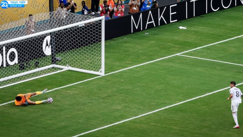 real-madrid-cam-hoa-al-hilal-2