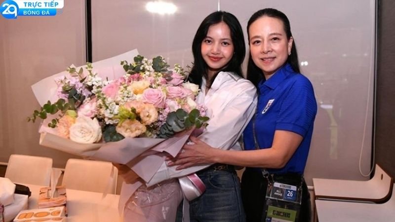 madam-pang-va-lisa-2